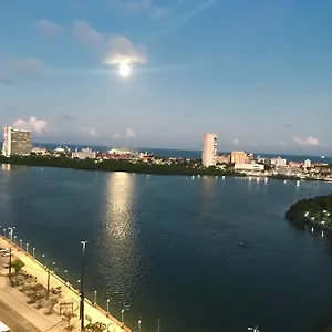 Aconchegante, Otima Localizacao E Vista O Mar Recife